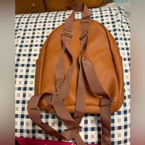 Very cute small backpack new never carried just tore the tags off!